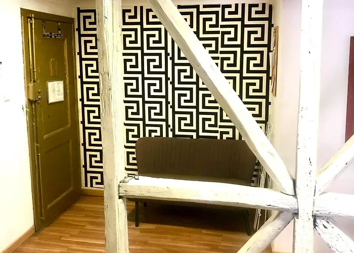 בית הארחה 7lisbon Downtown Private Bedroom With Balcony ליסבון
