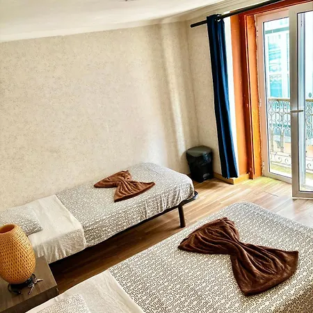 Guest house In - 7lisbon Downtown Private Bedroom With Balcony *