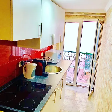 Guest house In - 7lisbon Downtown Private Bedroom With Balcony *