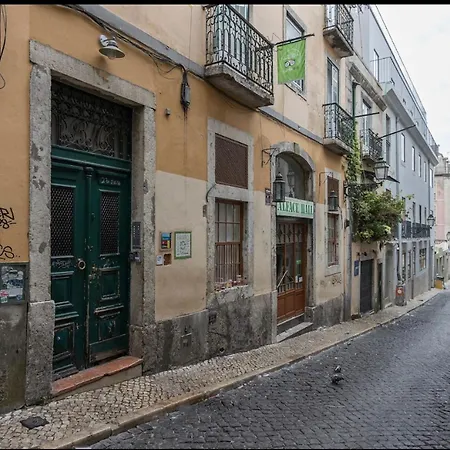 Guest house In - 7lisbon Downtown Private Bedroom With Balcony Lisbon