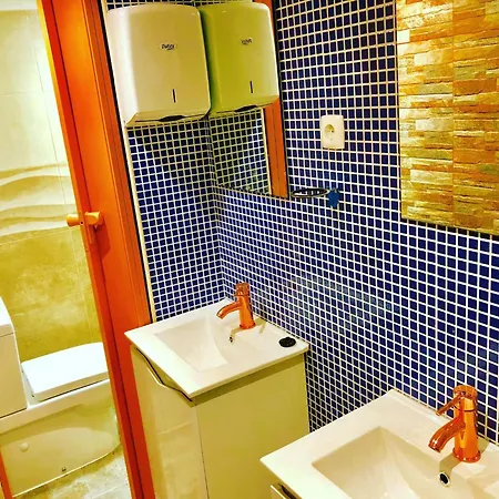 Guest house In - 7lisbon Downtown Private Bedroom With Balcony *